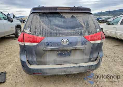 2014 Toyota Sienna Xle 7-Passenger z USA, uszkodzony, nr VIN 5TDDK3DC8ES082954